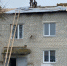 В поселке Лопандино Комаричского района ремонтируют кровли многоквартирных домов - Жирятинский край
