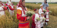 На брянской выставке «День поля» провели обряд зажина первого снопа - Жирятинский край